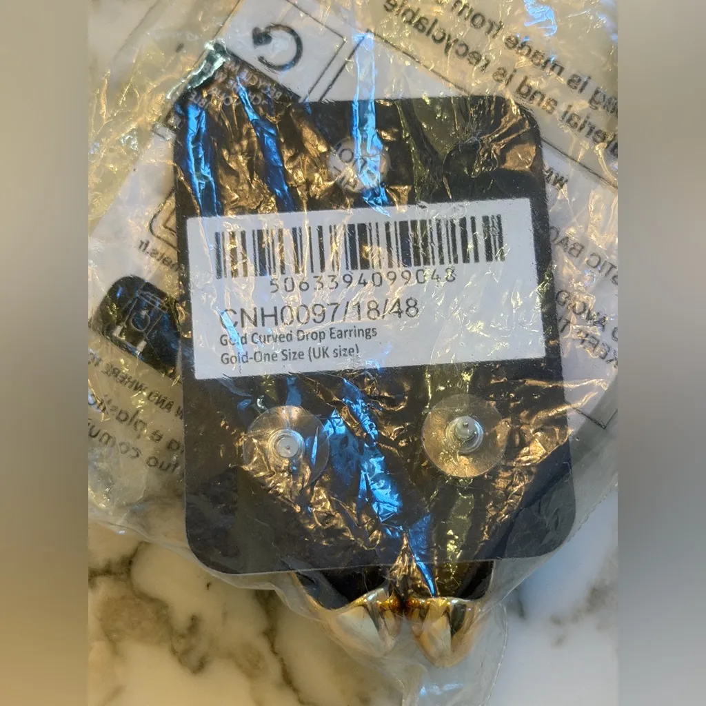 NWT PrettyLittleThing Gold Curved Drop Earrings Chunky Push Back Earrings Gold - Image 3