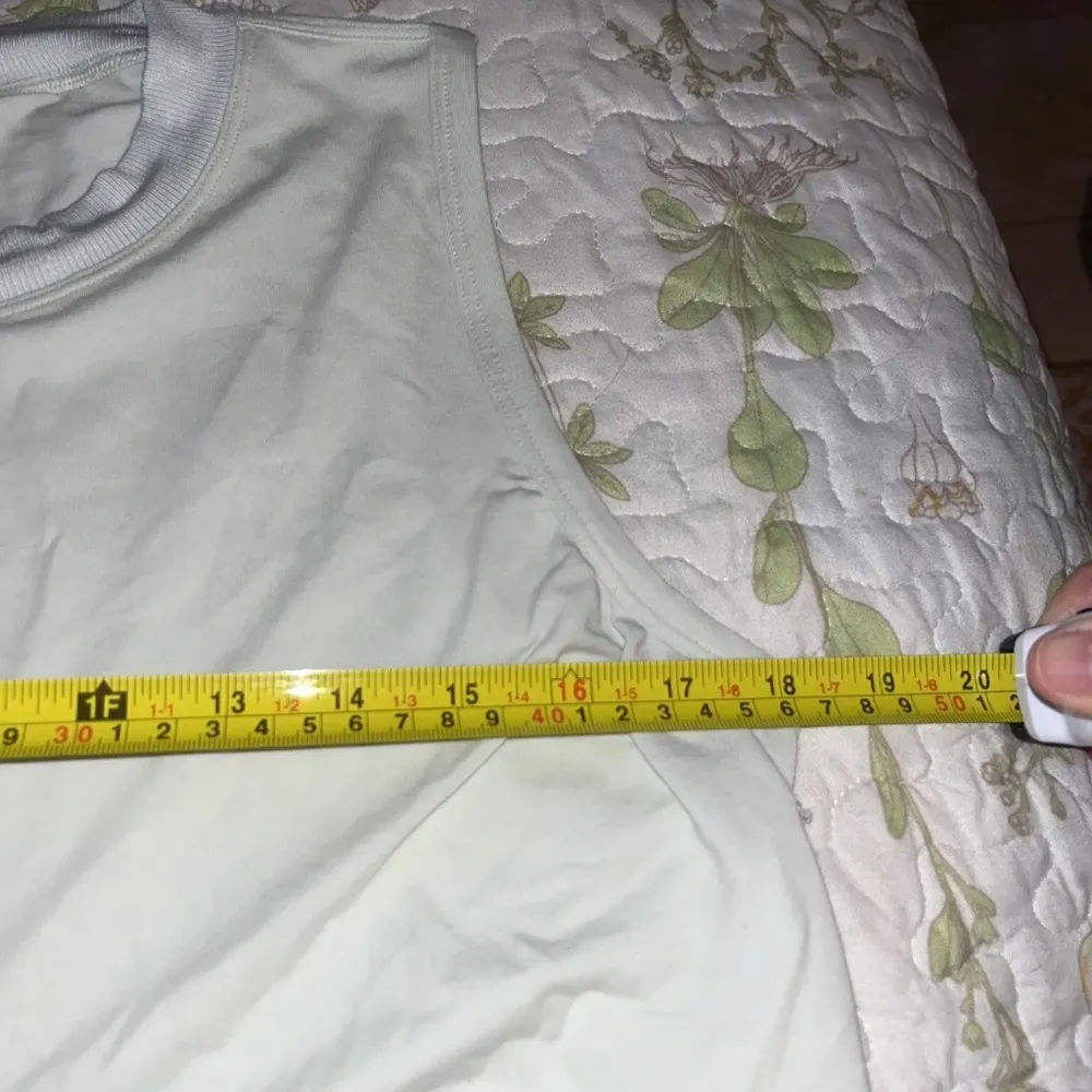 Lululemon cinch me up top medium light green excellent cond - Image 4