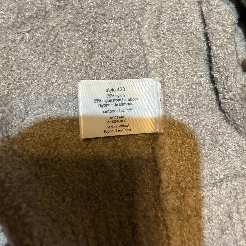 Barefoot Dreams Sweater Size Medium - Image 3