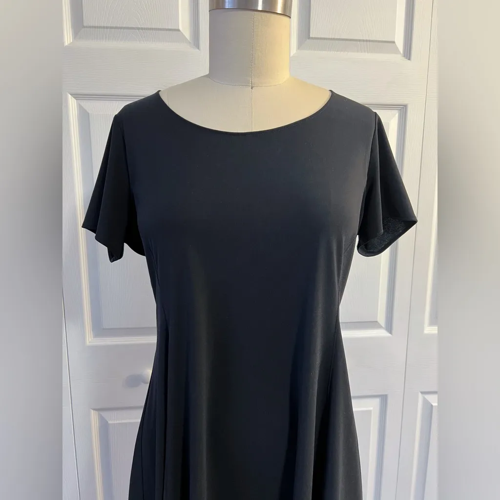 Uniqlo Crepe Jersey Short-Sleeve Flared Dress in Black size L - Image 2