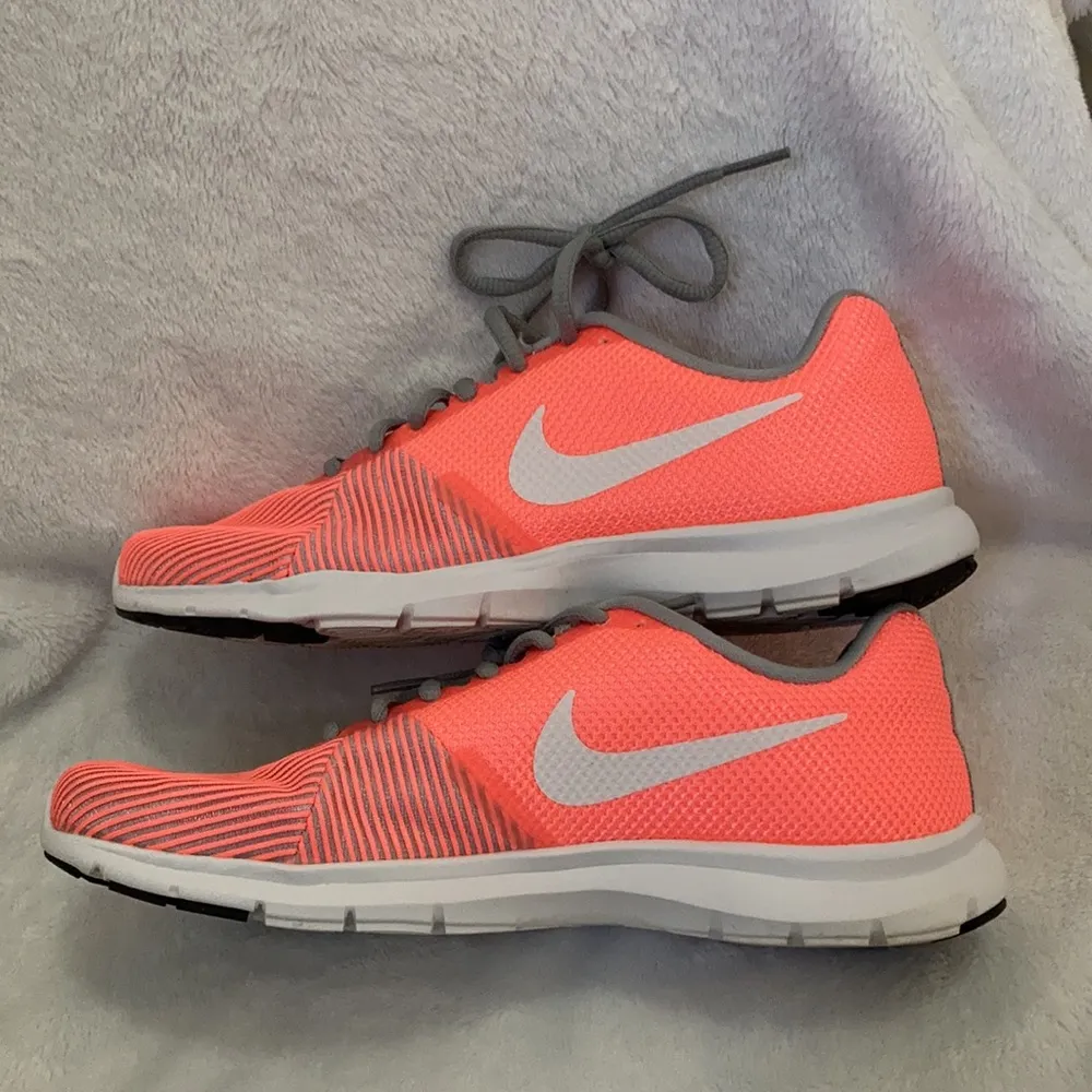 Nike  Women’s Flex Bijoux Training Shoes Size 8 - Image 4
