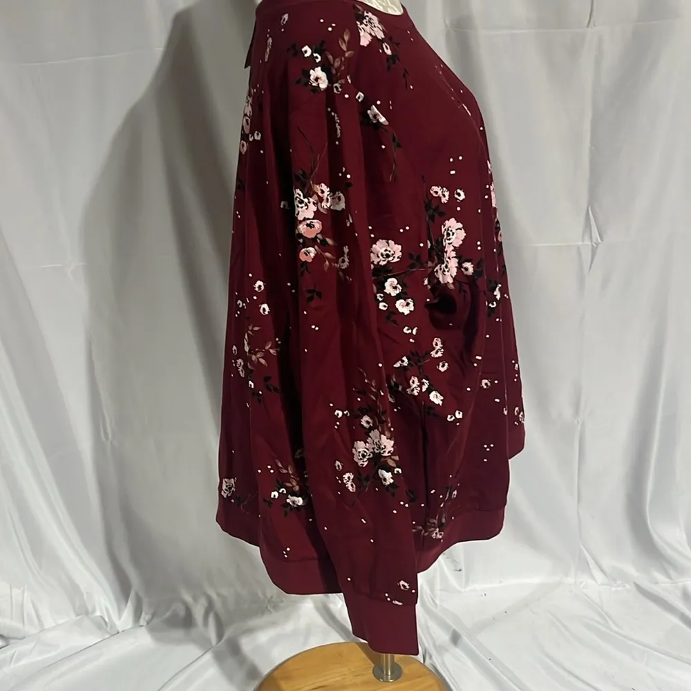 NWT Torrid women’s plus size floral sweatshirt size 6X. - Image 3
