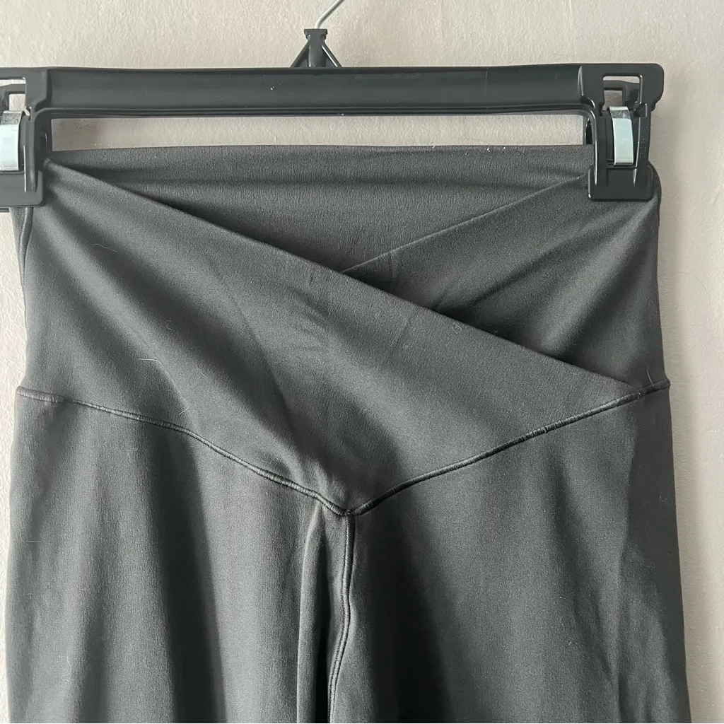 Aerie Offline Grey Crossover Leggings Size Medium - Image 2