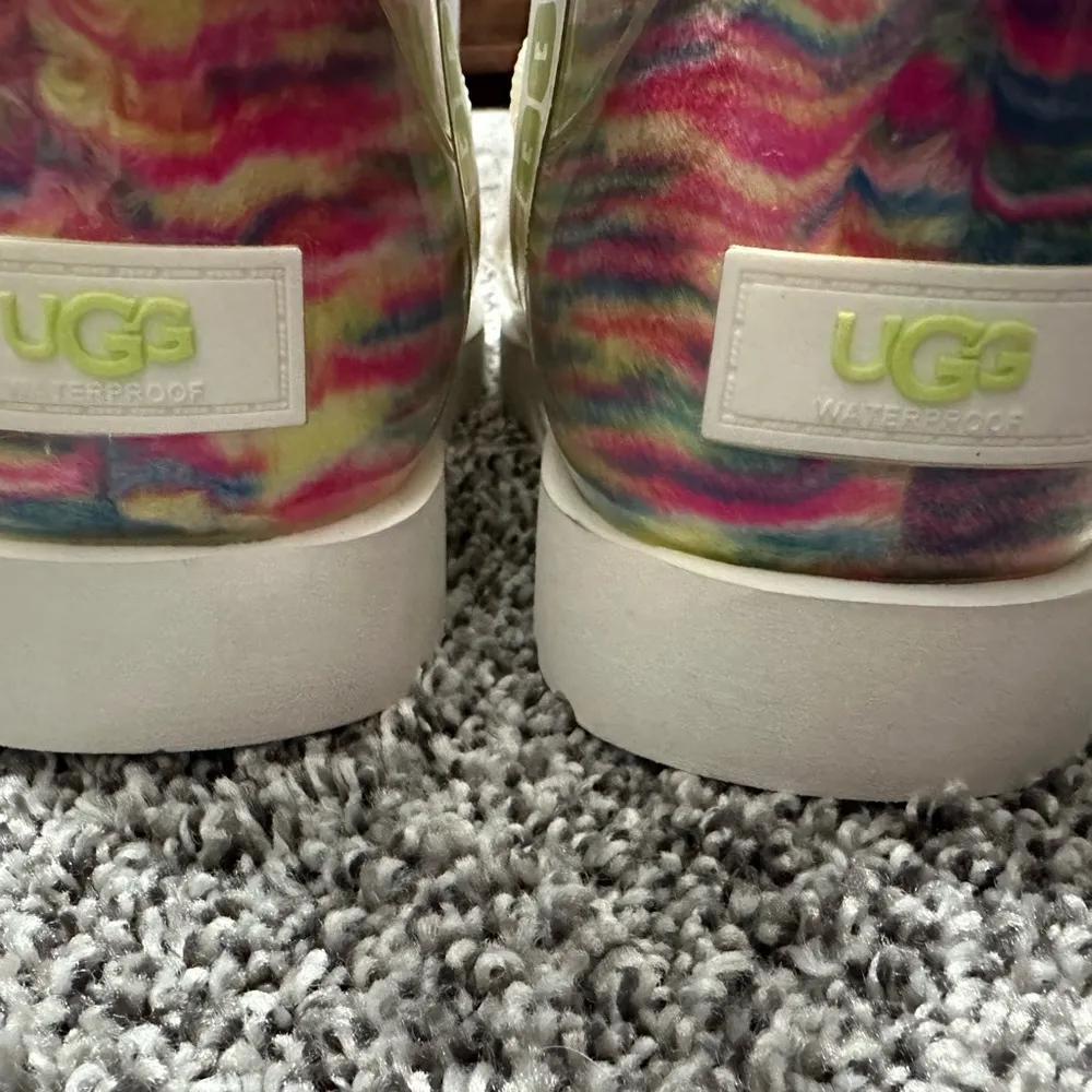 UGG NWOB  size 7 classic clear pixelate rain boots - Image 3