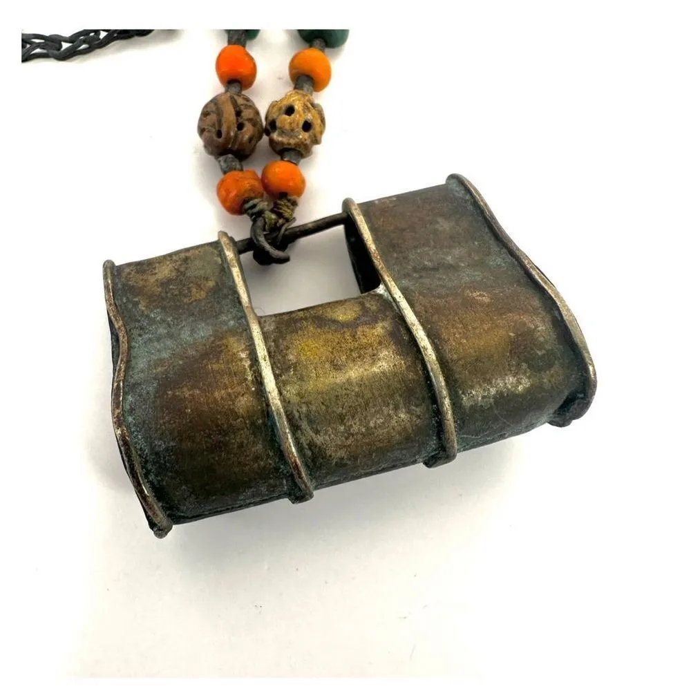 Tibetan coral carved wood malachite vintage necklace - Image 3