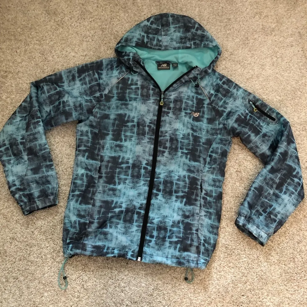 sports active wear windbreak jacket hoodie, light weight, size small - Image 2