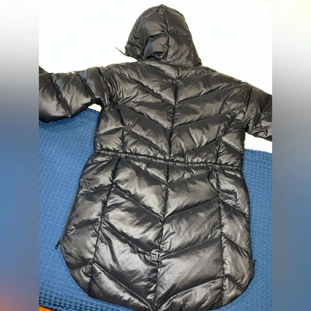 Women's Columbia Icy Heights Down Hooded Coat
Size Small - Image 8