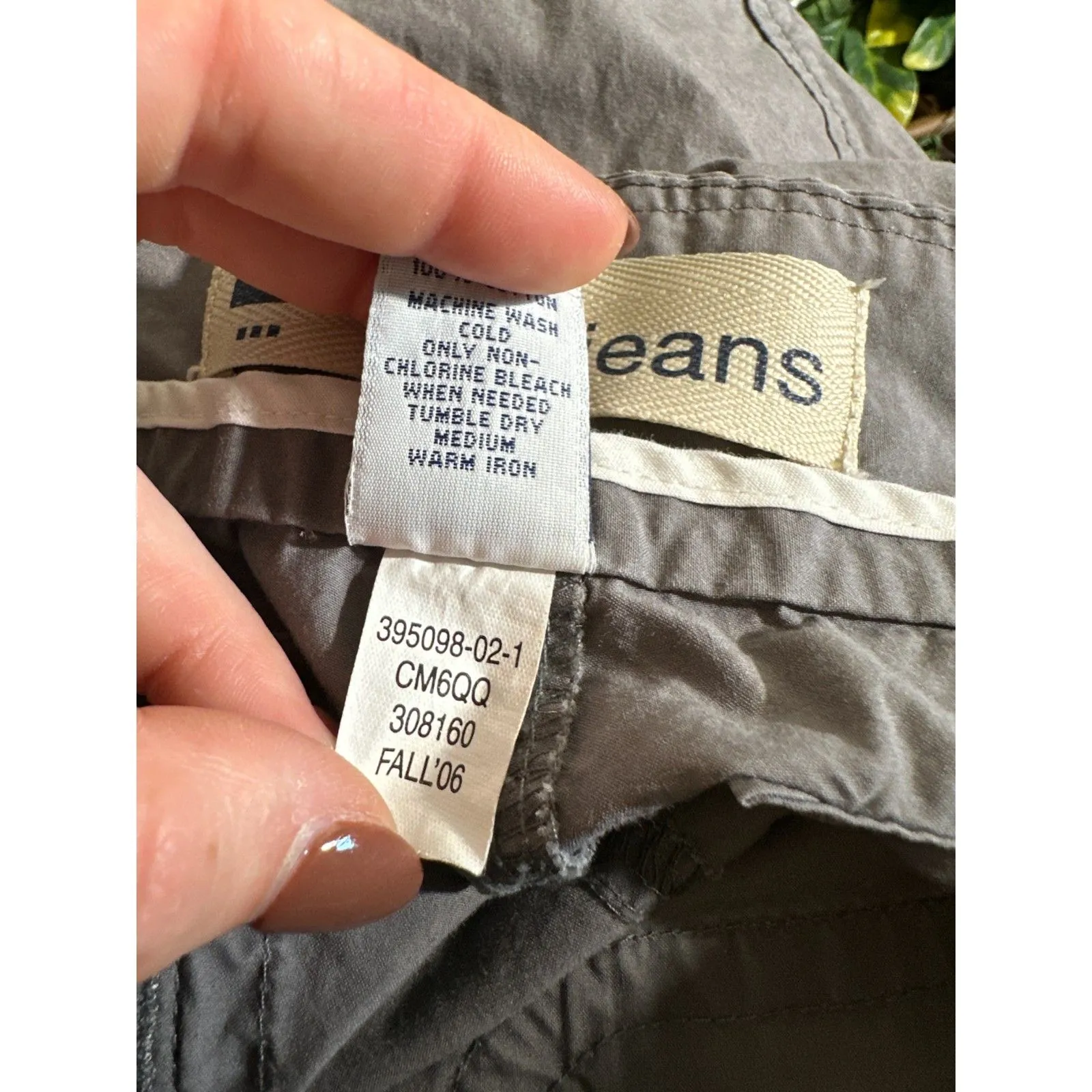 y2k GAP JEANS Gray Cargo Capri Pants Size 8 - Image 4