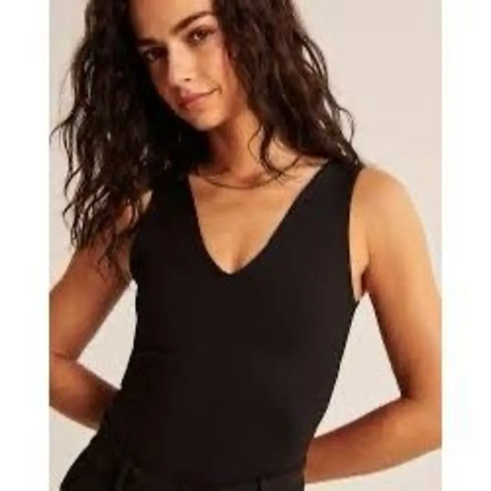 ✨Abercrombie & Fitch Seamless Fabric V- Neck Black Sz Large Bodysuit✨ - Image 3