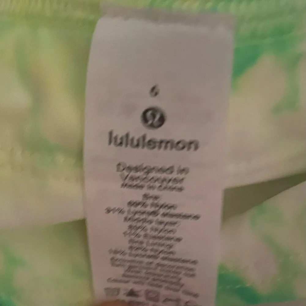 Lululemon  ENERGY BRA High Neck Long Line with Pads size 6 Shibori Tie Dye - Image 3