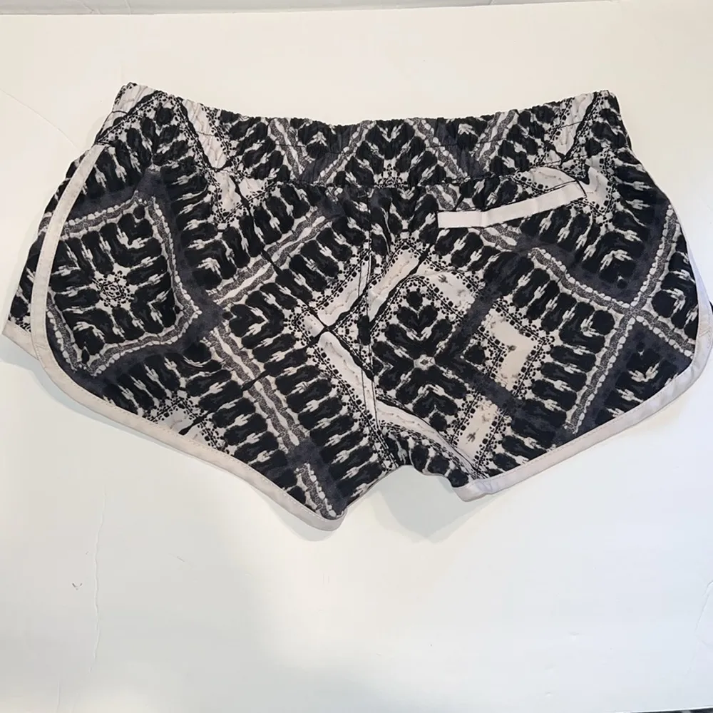 Hurley Shorts Womens Small Black White Boardshorts Supersuede Short Beachrider - Image 5