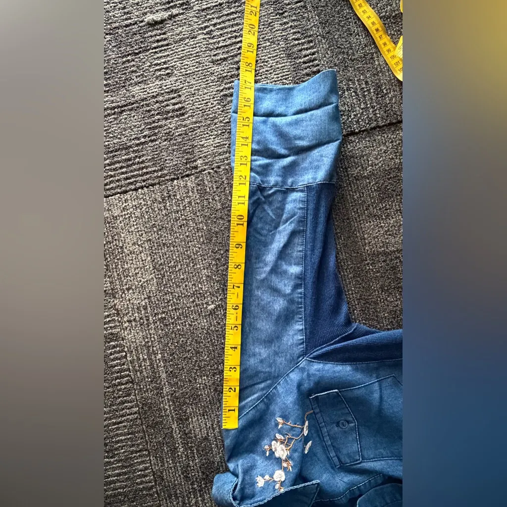 CAVALINI Blouse Denim Button Down Floral Embroidered =SIZE M= NWOT Blue Stretch - Image 14