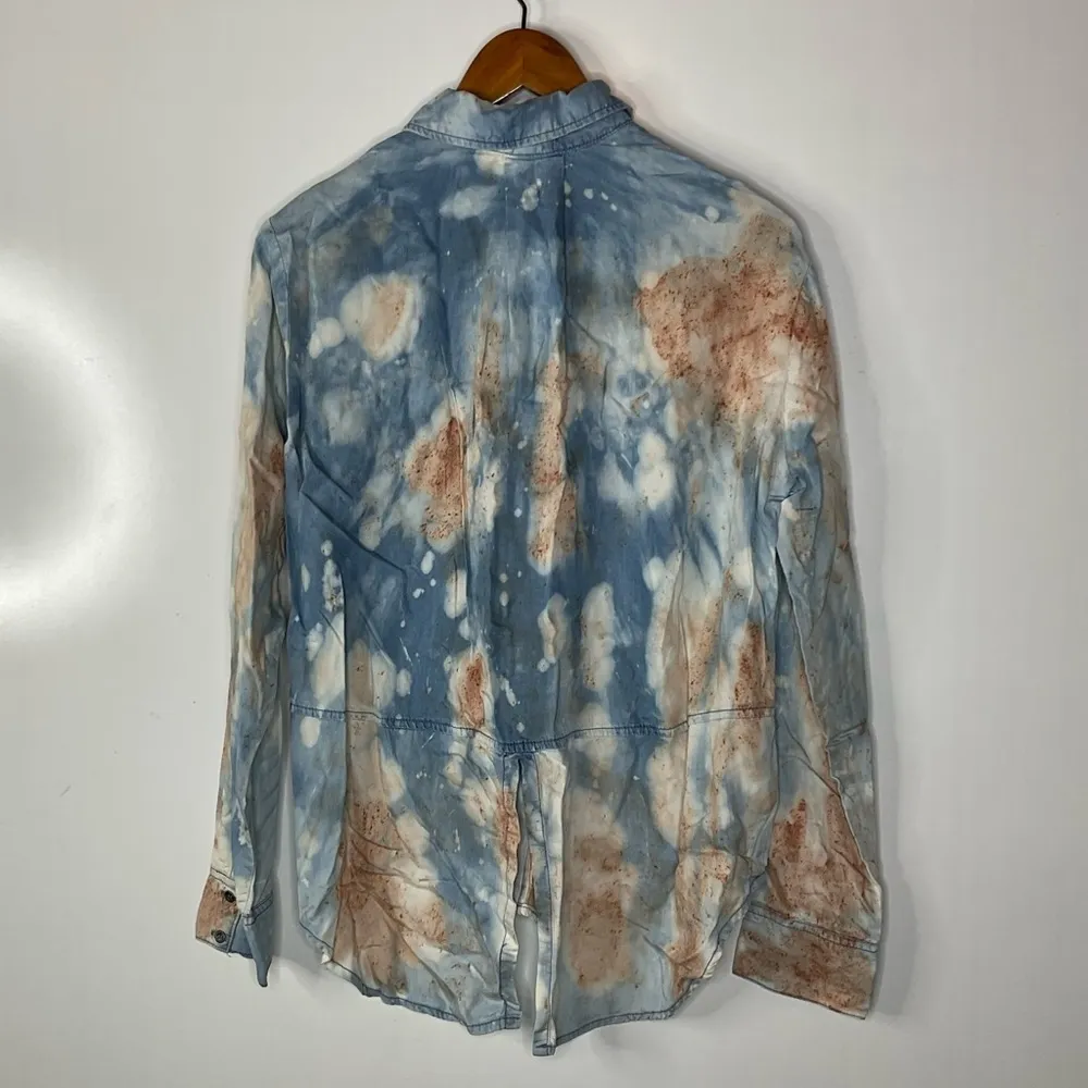 Lana Collection by Yossi Bleach Dyed Button Down Chambray Shirt Size Small Blue - Image 2
