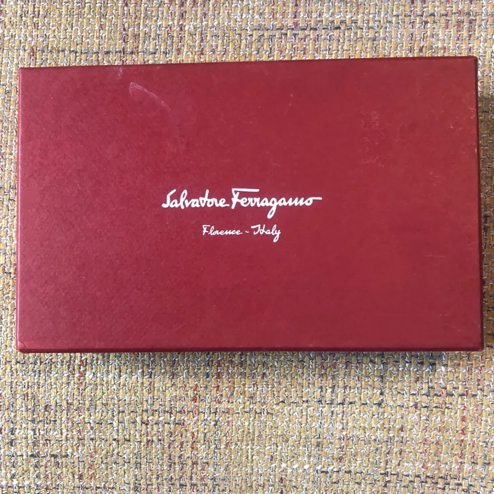 SALVATORE FERRAGAMO Gancini Hot Pink Full Zip Bifold Leather Wallet COMES in BOX - Image 4