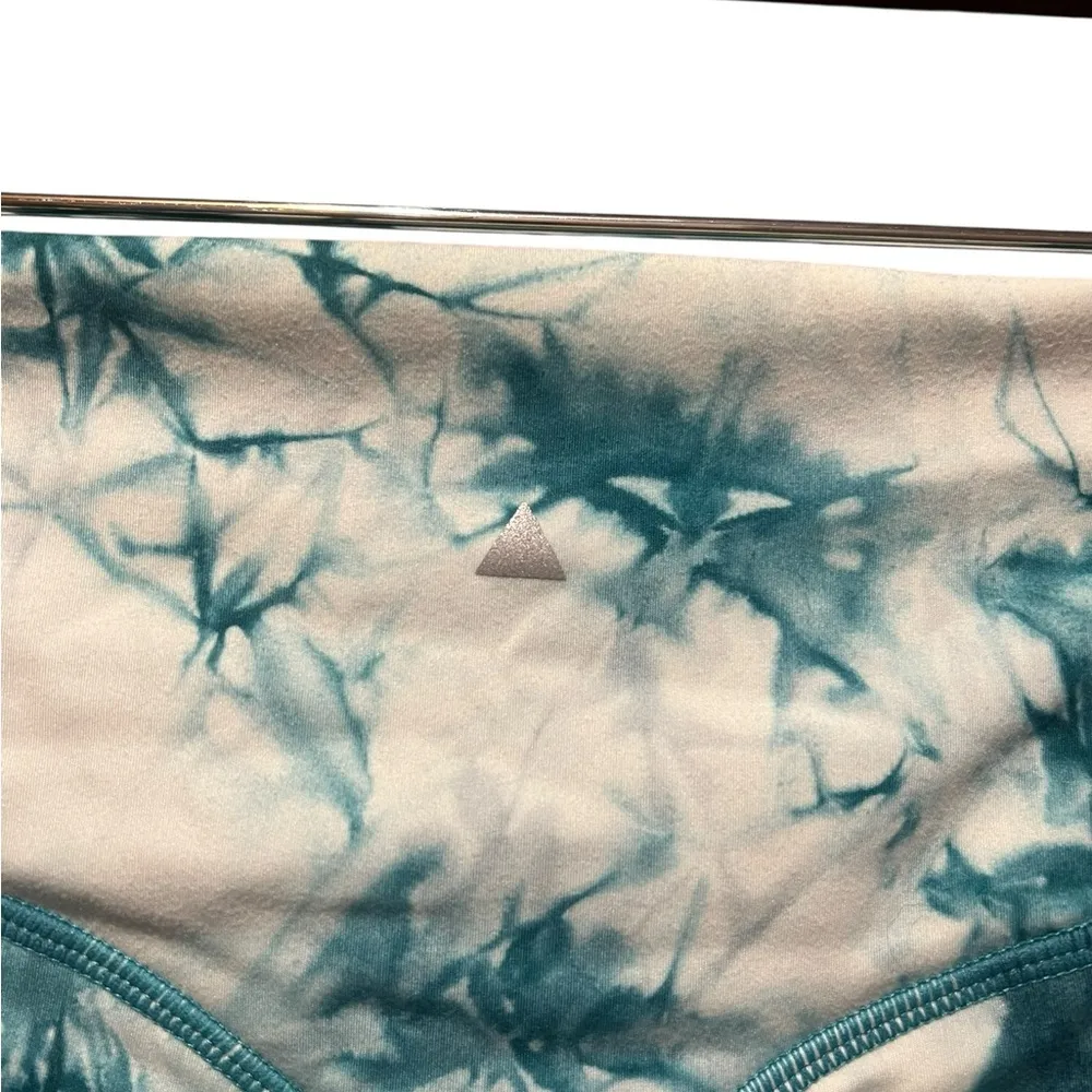 Balance Athletica Oasis Collection Marble Tie Dye Shorts in Marine Size Medium - Image 7