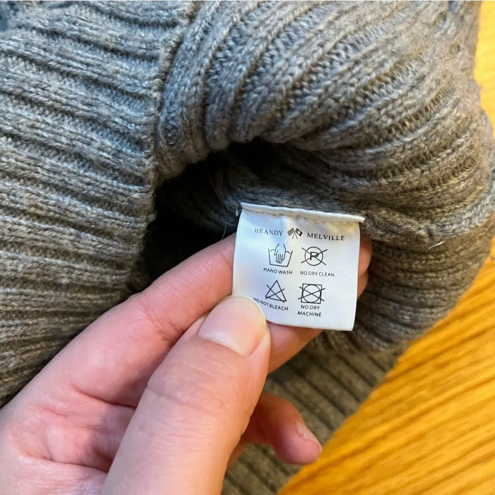 Brandy Melville gray sweater - Image 5