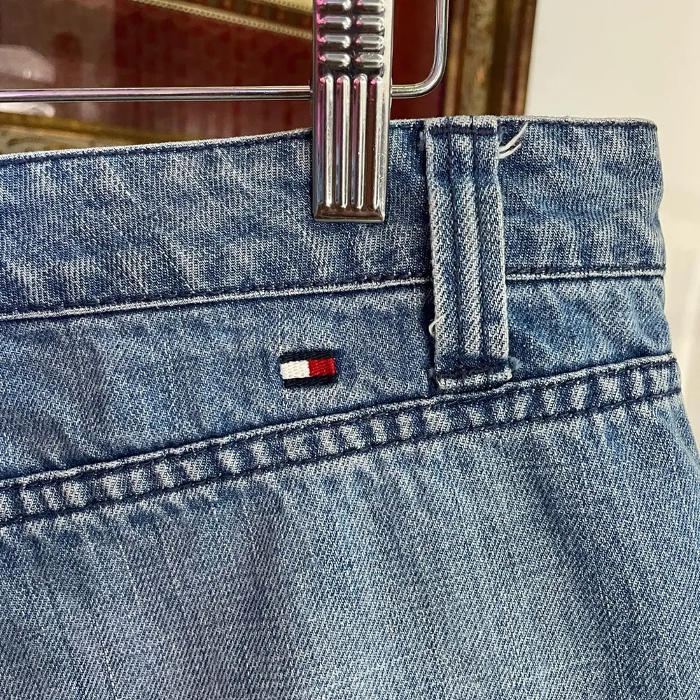 TOMMY HILFIGER Vintage Y2K Patch Pocket Grommet Detail Jean Short - Sz 12 💕🎀 - Image 6