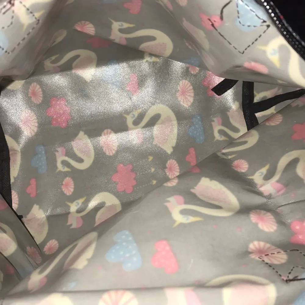 Beautiful Folding Handbag/Tote - Image 3