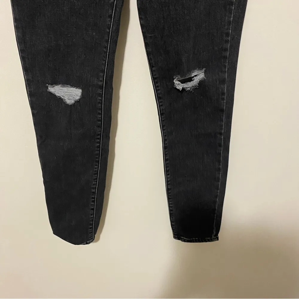 NWOT Levi’s 721 Black Distressed High Rise Skinny Jeans - Image 3