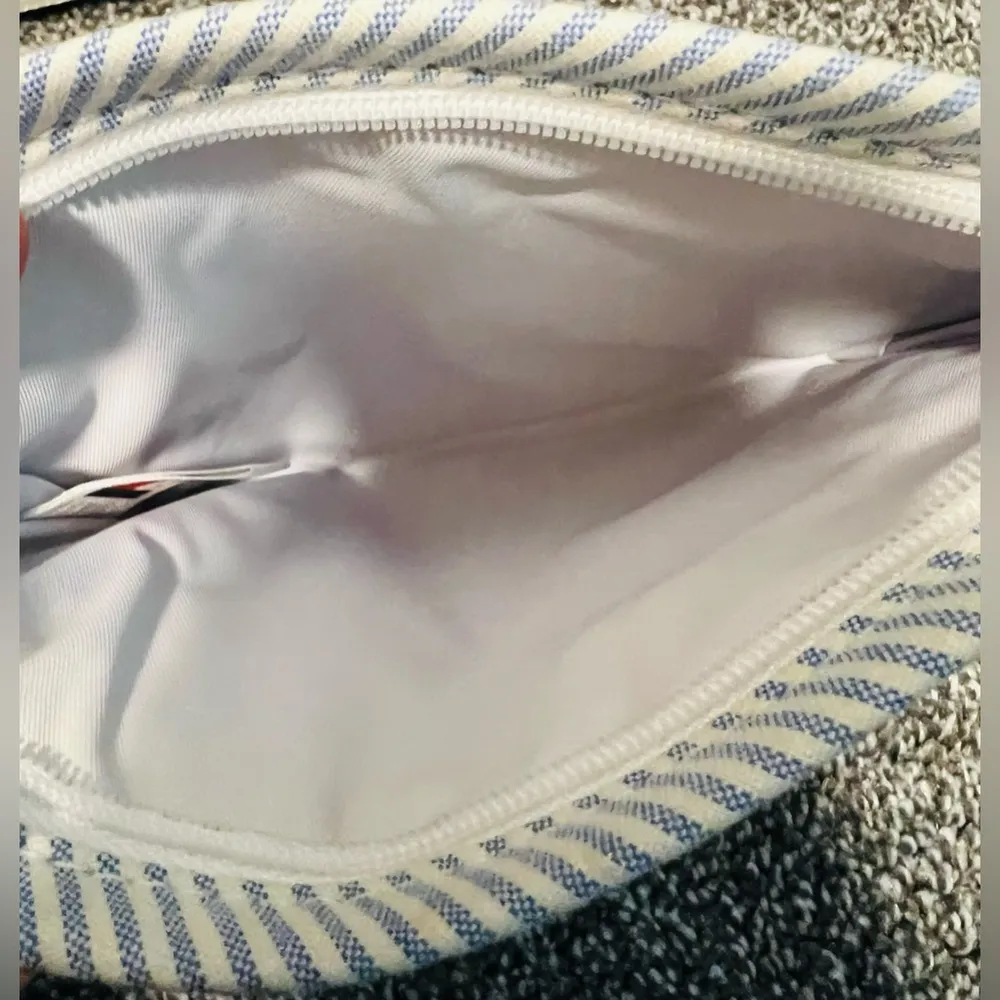 Tommy Hilfiger beige wristlet - Image 3