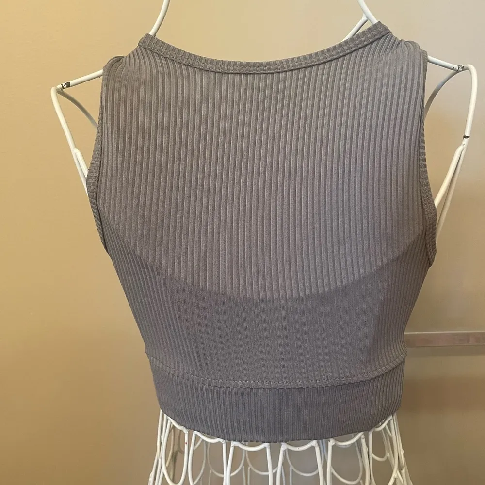 Amazon Ribbed Cropped Gray Tank Top - Image 4