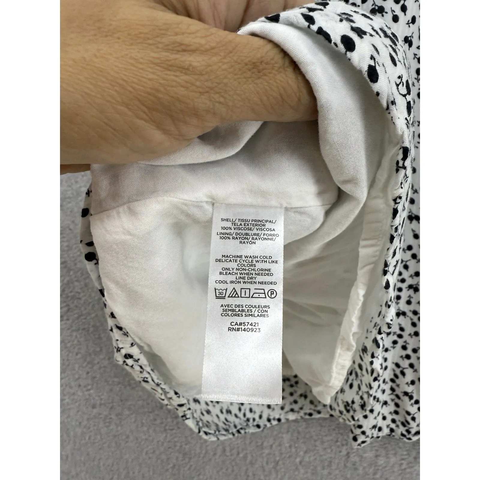 LOFT Ann Taylor Women's Blouse Sleeveless Size Medium Black Roses Lined - Image 2