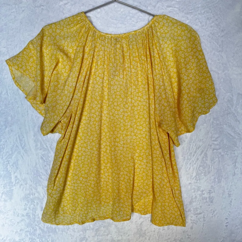 Peach Love California Yellow White Floral Crepe Flutter Sleeve Top Tie Neckline - Image 2