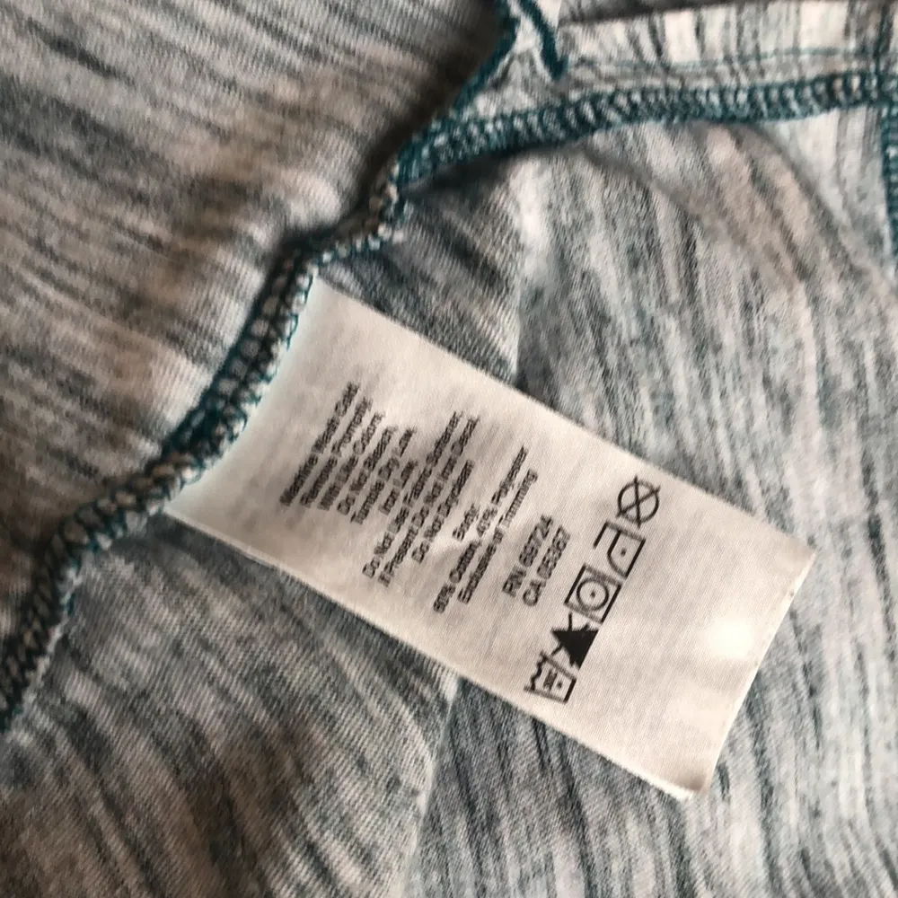 Columbia long sleeve hoodie kangaroo pouch T-shirt - Image 5