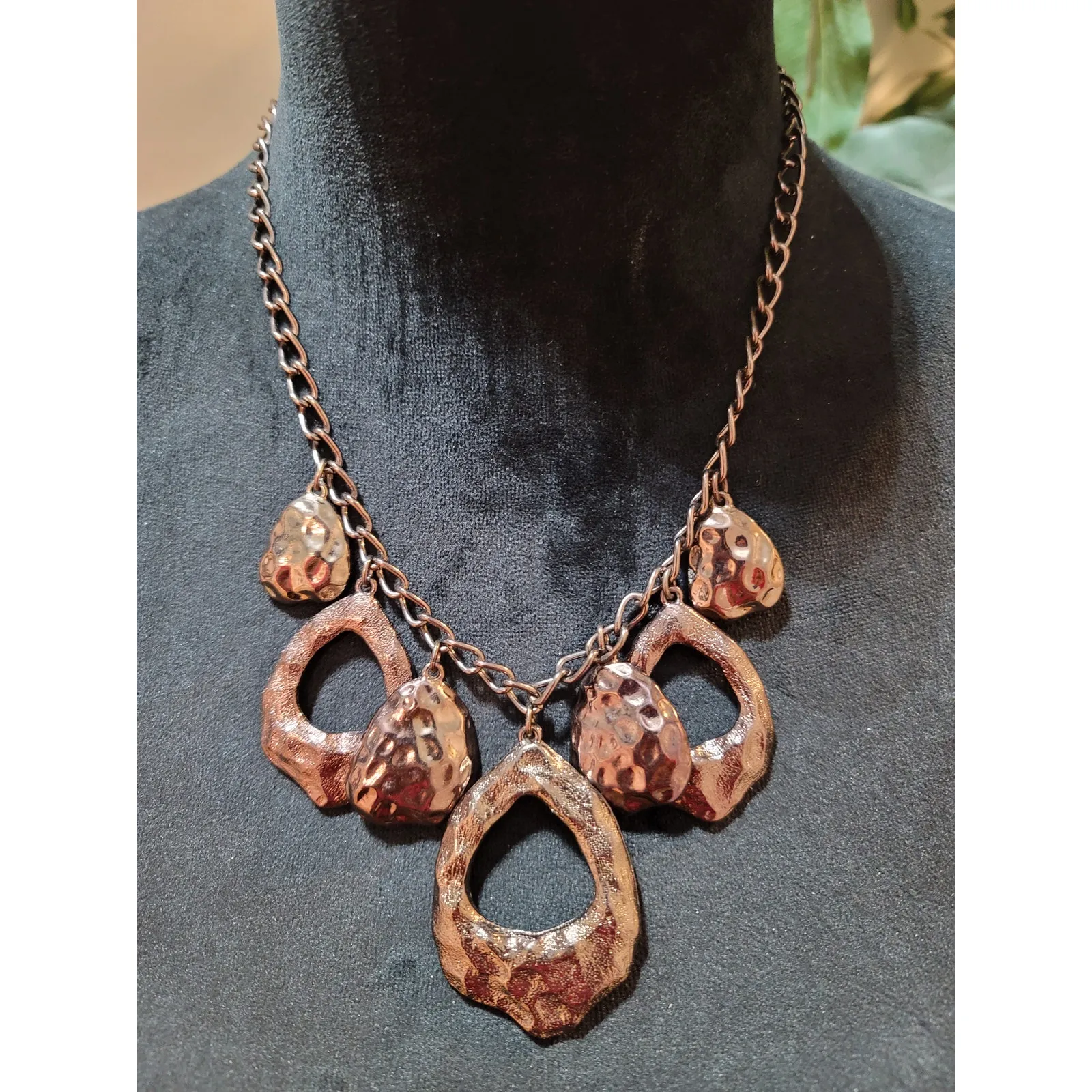 Dana Buchman Bronze Hammered Statement Necklace Chunky Chain Lobster Clasp - Image 2