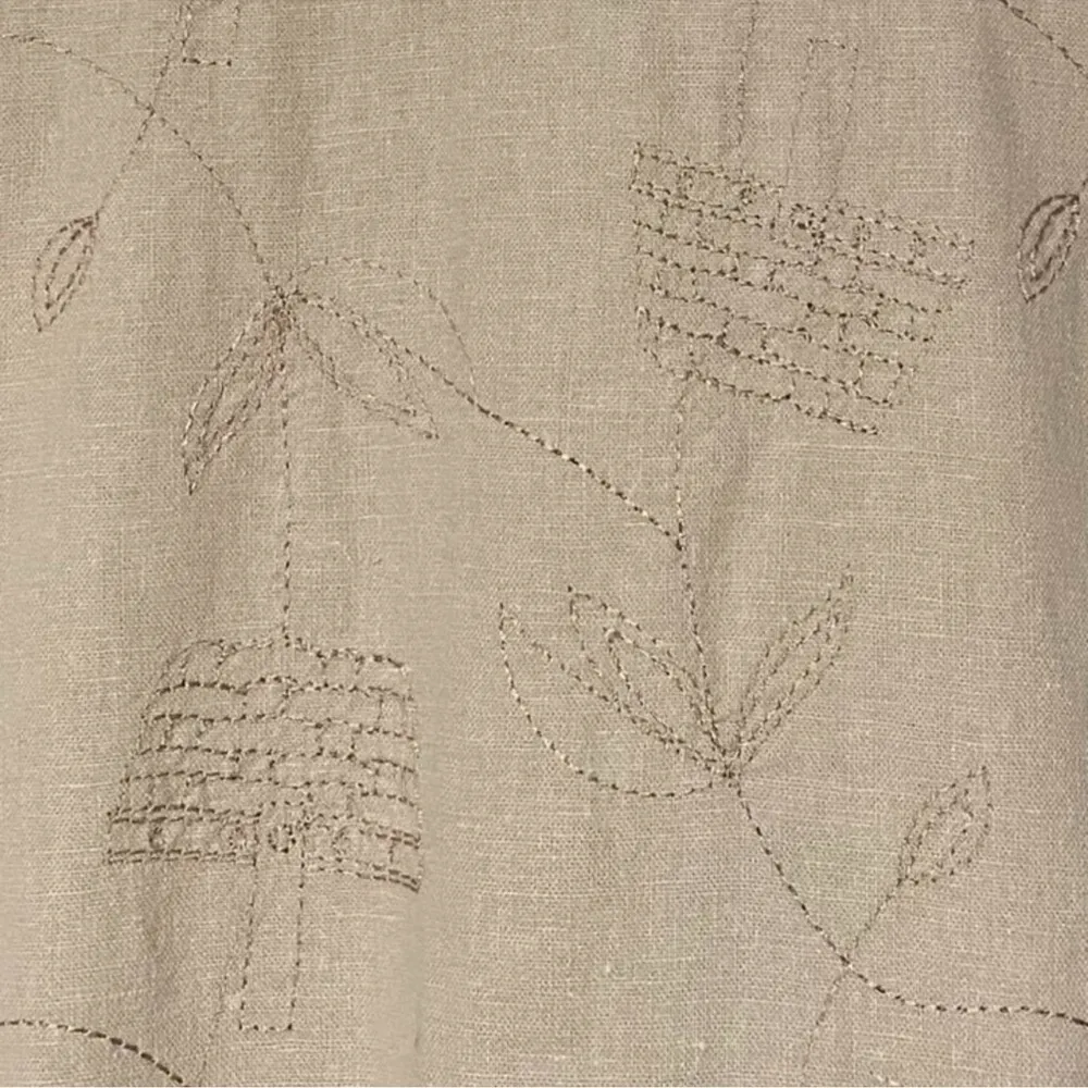 Longaberger Homestead Linen Embroidered Short Sleeve Basket Size Medium - Image 7