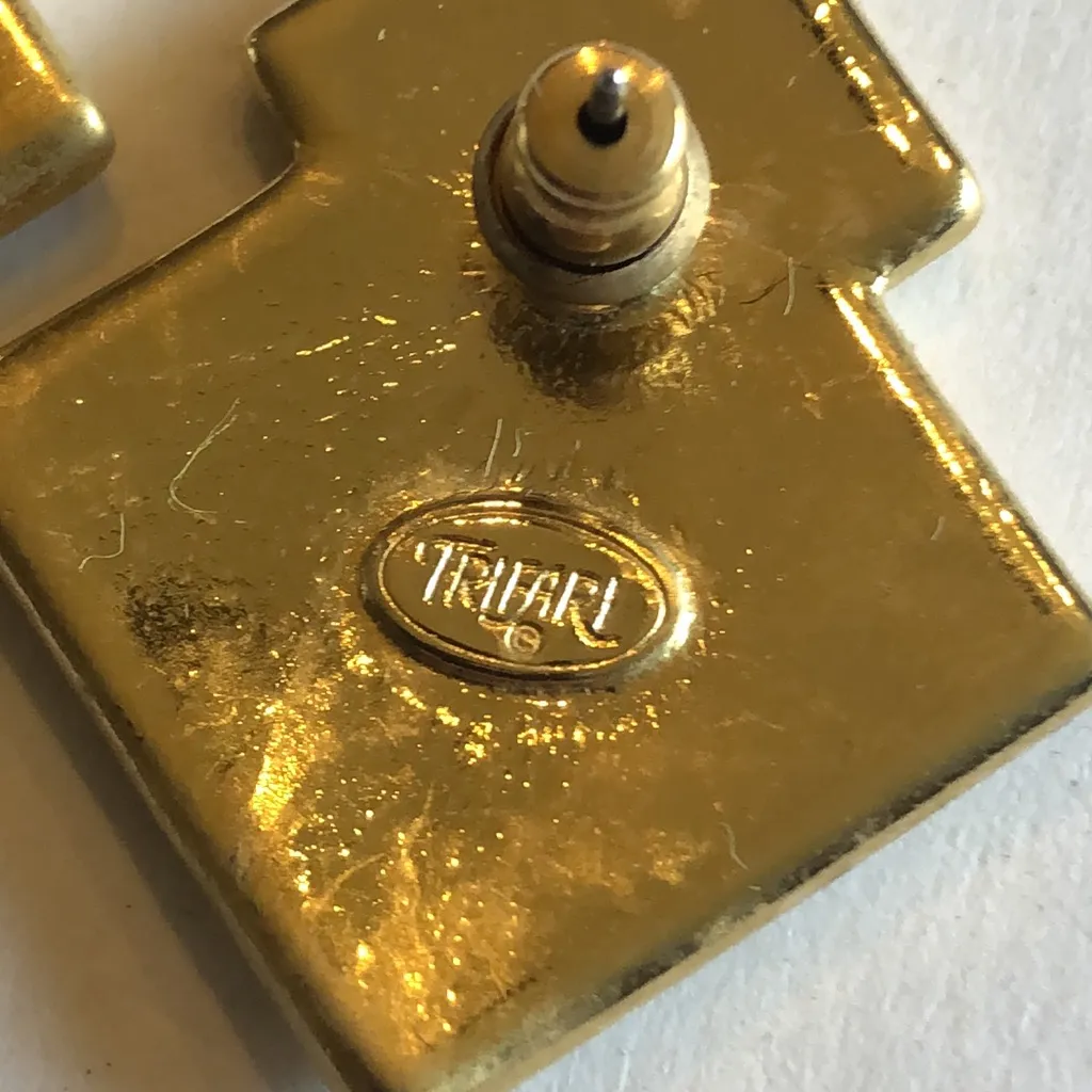 Trifari Vintage Geometric Cream Enamel Gold Tone Retro Earrings - Image 5