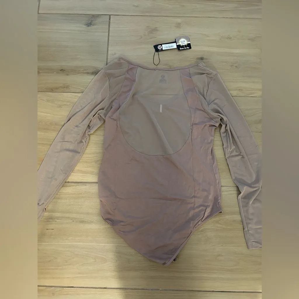 NEW Super Soft Lightweight Mauve Bodysuit V Neck Mesh Long Sleeve Backless M Pink Size M - Image 2