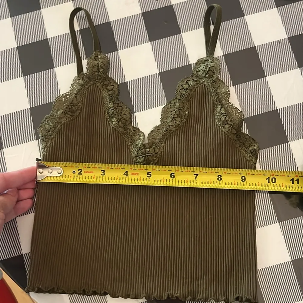 Hollister Women’s Green Stretchy Cami Crop Top Size XS - Image 7