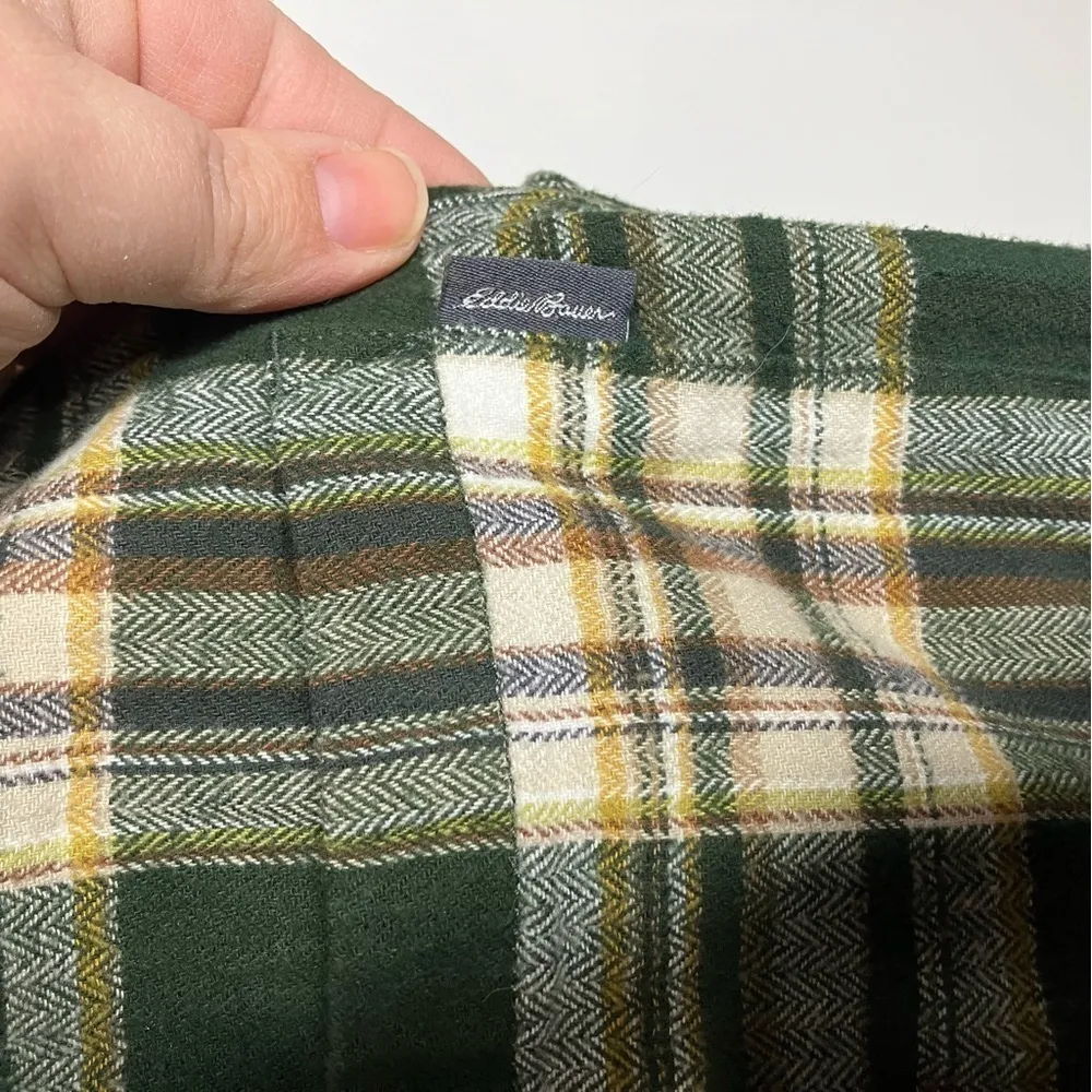 Eddie Bauer‎ green plaid flannel button down shirt size small - Image 3