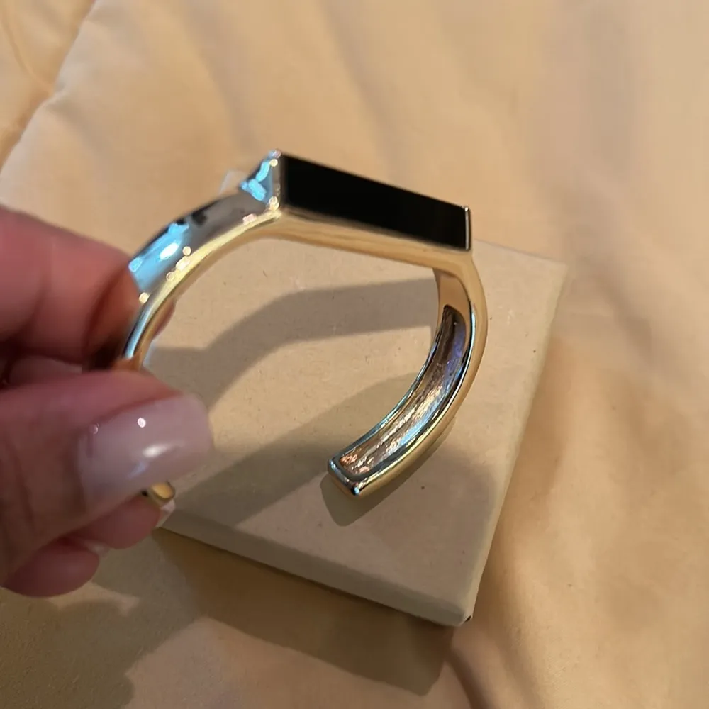 Banana Republic Gold/Black bracelet - Image 9