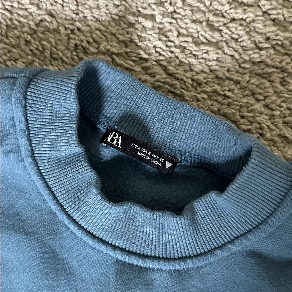 ZARA  Cropped Sweatshirt - Image 3