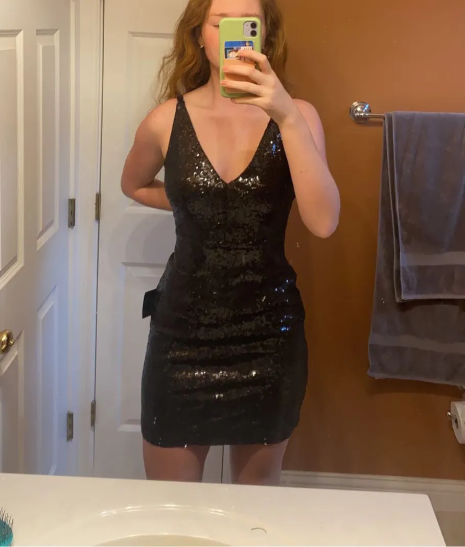Lulus BNWT  black sequin bodycon dress - Image 4