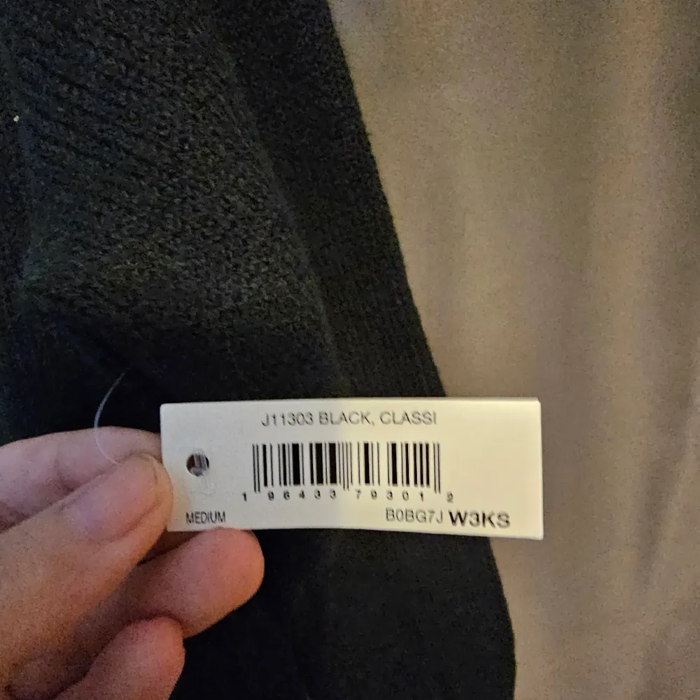 Super Soft Amazon Essentials Navy Blue and Gold Argyle Sweater Size M - Image 5