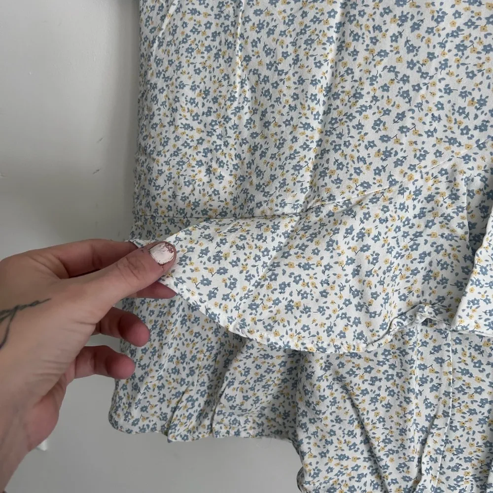Summery Blue Floral Mini Skirt 🪶 White Size M - Image 3