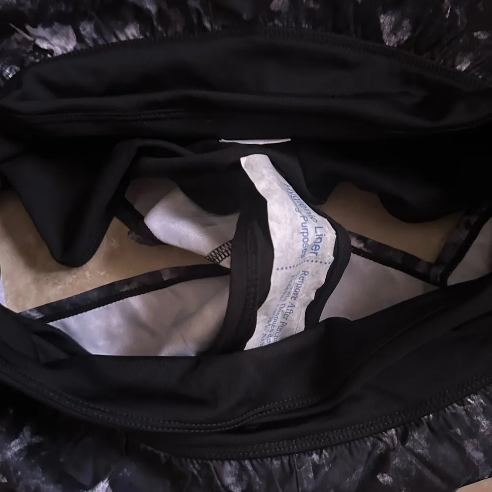 NWT Nike Womens Size Medium Shorts - Image 4