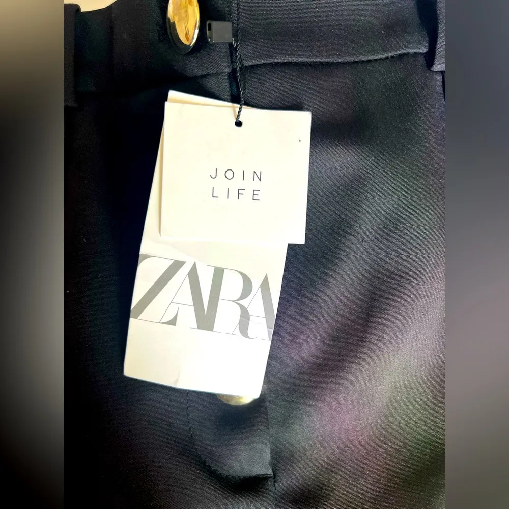 ZARA  High-Waisted Gold Button Shorts - Image 6