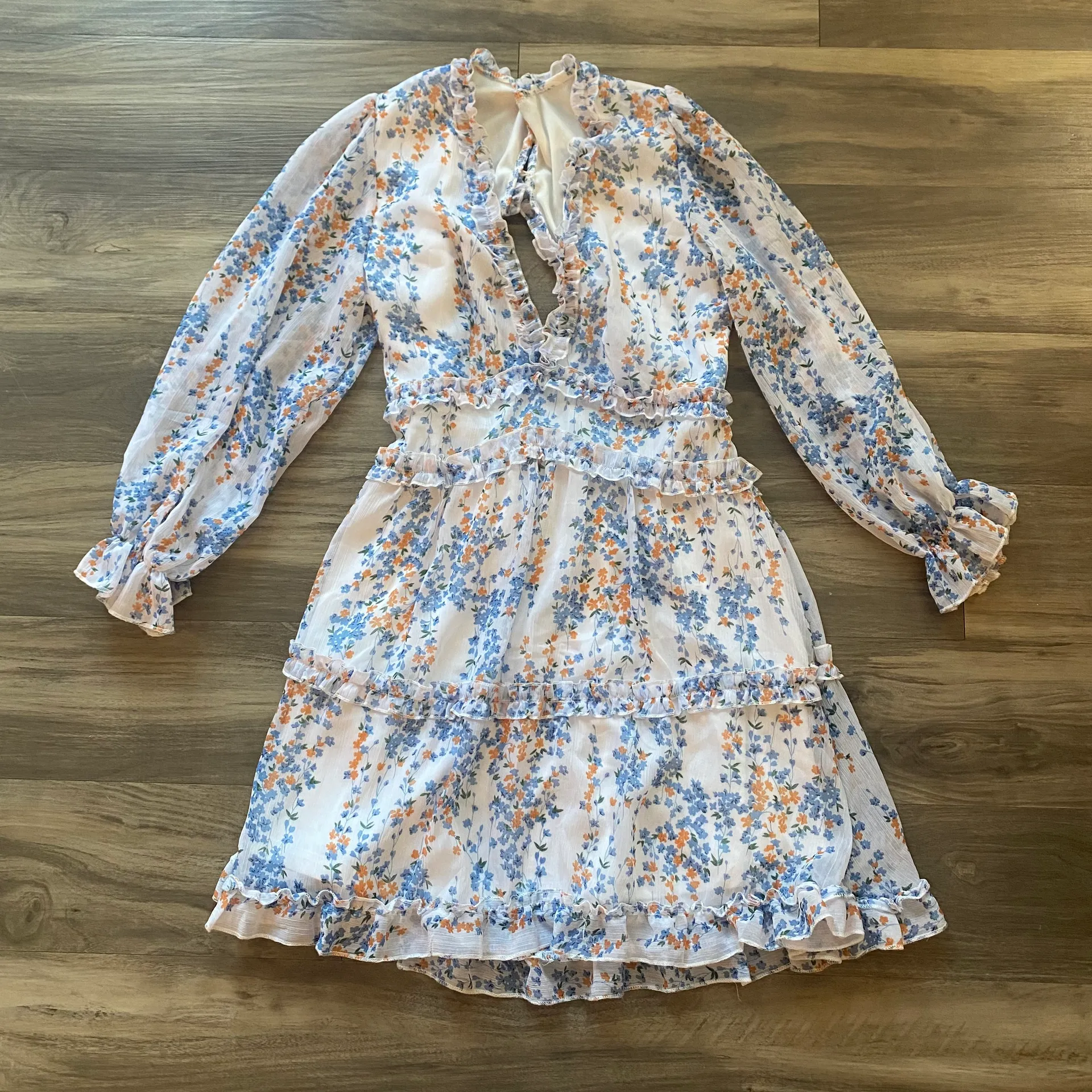 Long Sleeve White Floral Dress Size M - Image 6