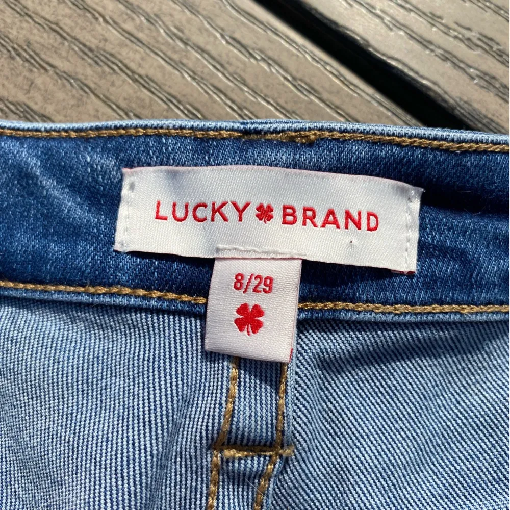 Lucy Brand low rise distressed short 8/29 medium wash cut offs denim - Image 5