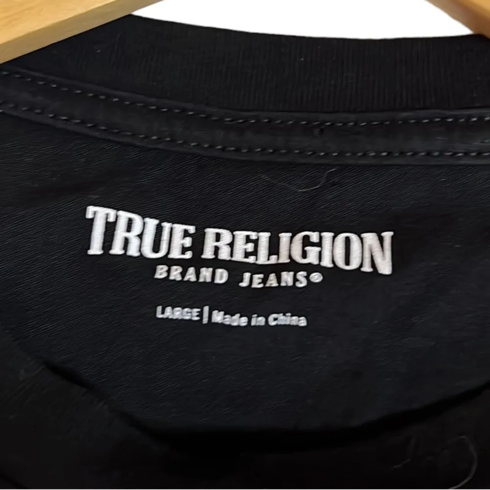 True Religion Buddha World Tour 2002 Los Angeles Black V-neck Tee Size Large - Image 6