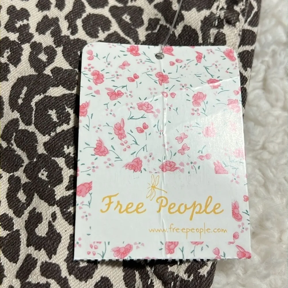 Free People size 10 tea combo leopard print denim skirt - Image 7