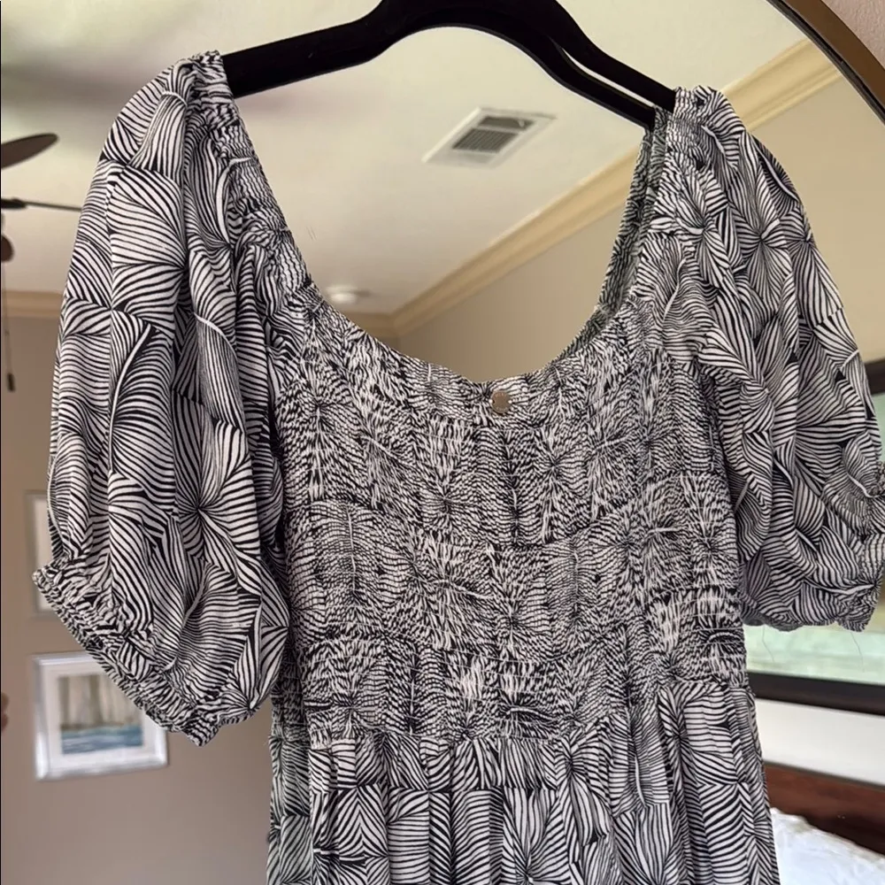 Roxy Monochrome Patterned Top - Image 3