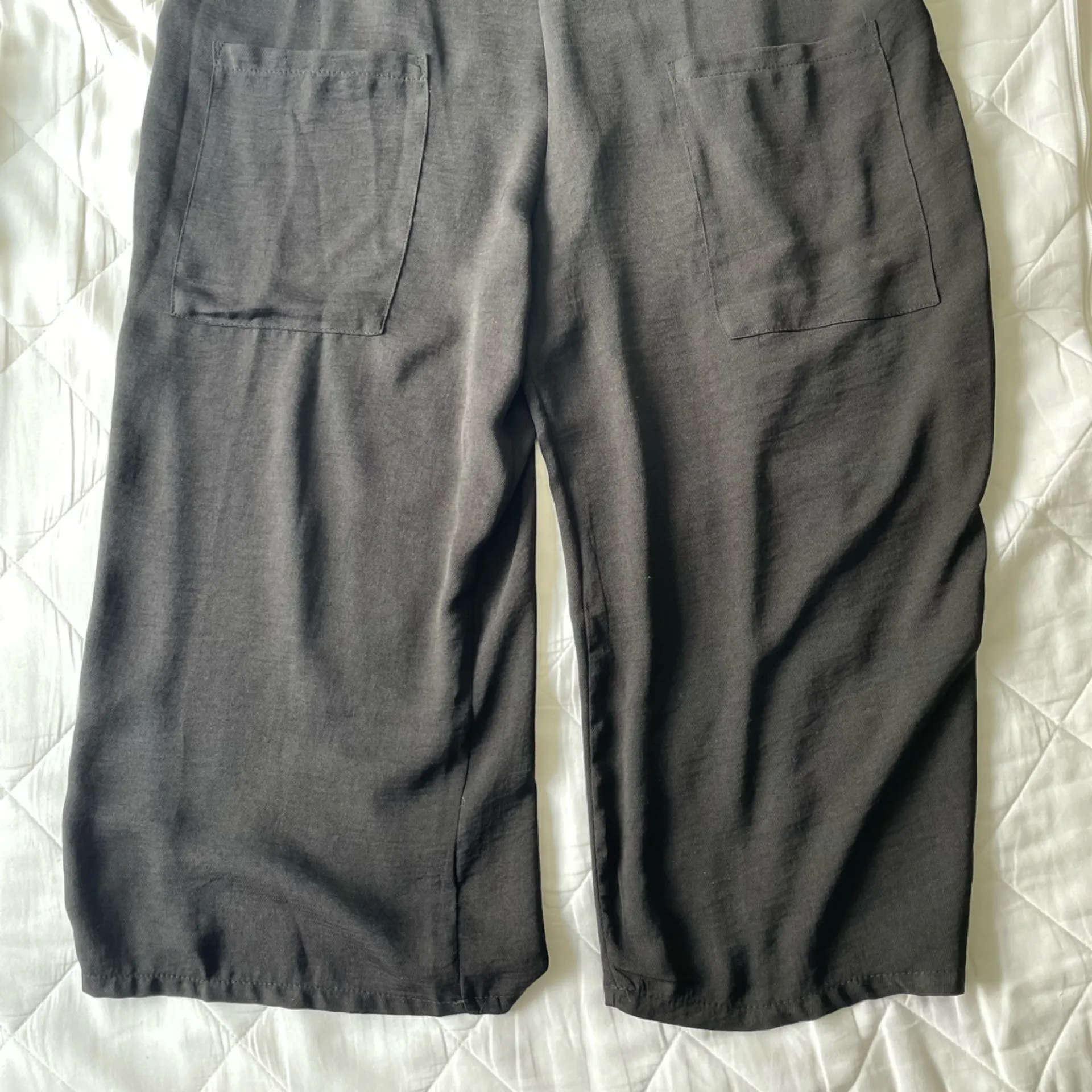 New Look Black Cropped Overalls - Image 4