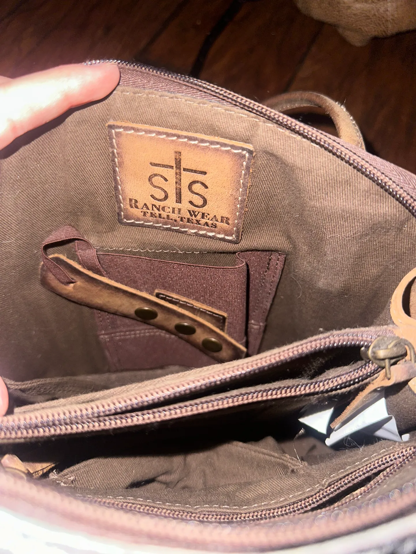 STS Ranchwear Classic Cowhide Tote - Image 7