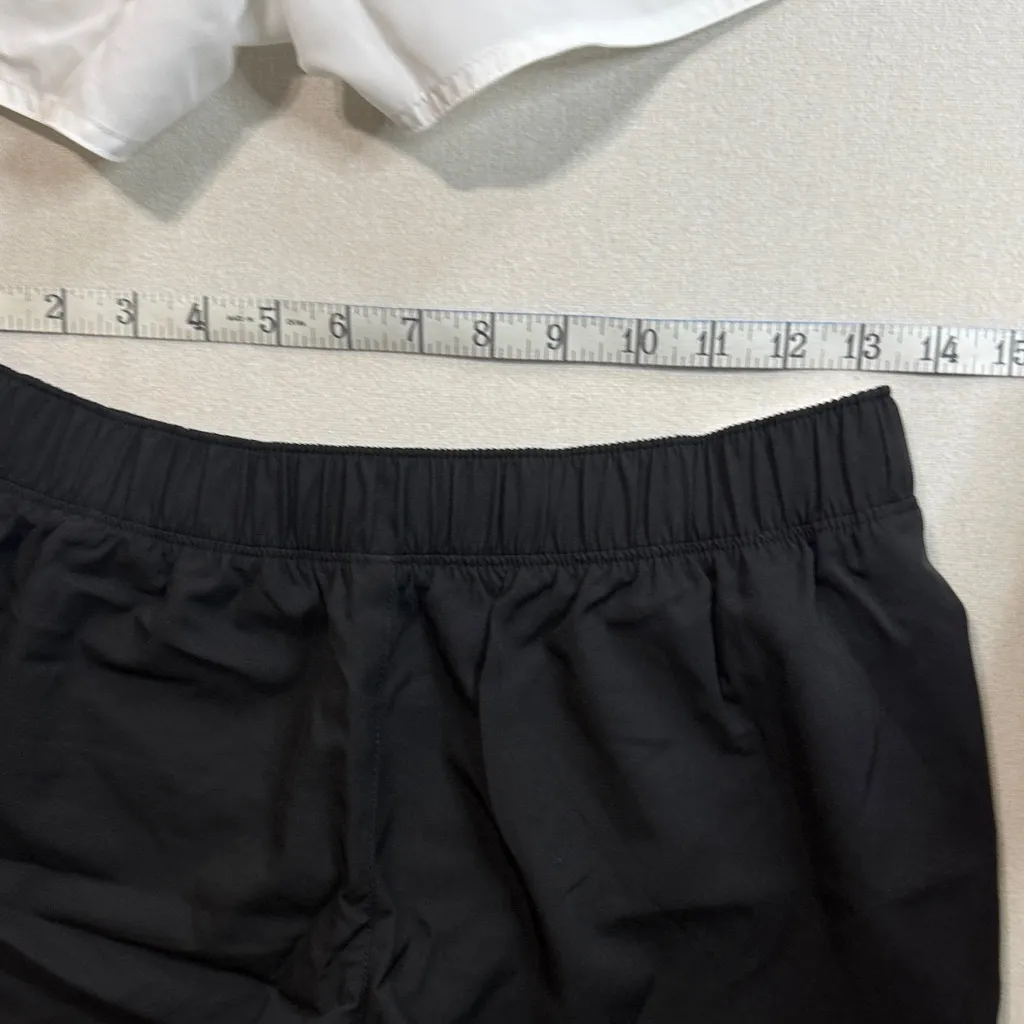 Old Navy Women's Athletic Shorts in Classic Black and White - Image 5