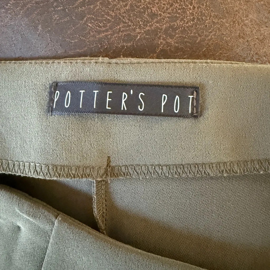 Potter's Pot NWOT Women's High Rise Flare Leg Pants in Olive - Image 4